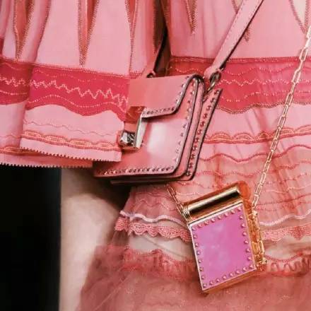 全世界都说美美美的口红包，其实没必要买咯