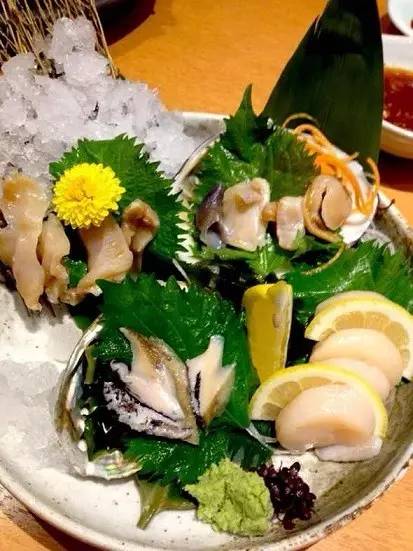 二十四岁小伙吃海鲜丧命原因,小伙生吃海鲜大量出血后续