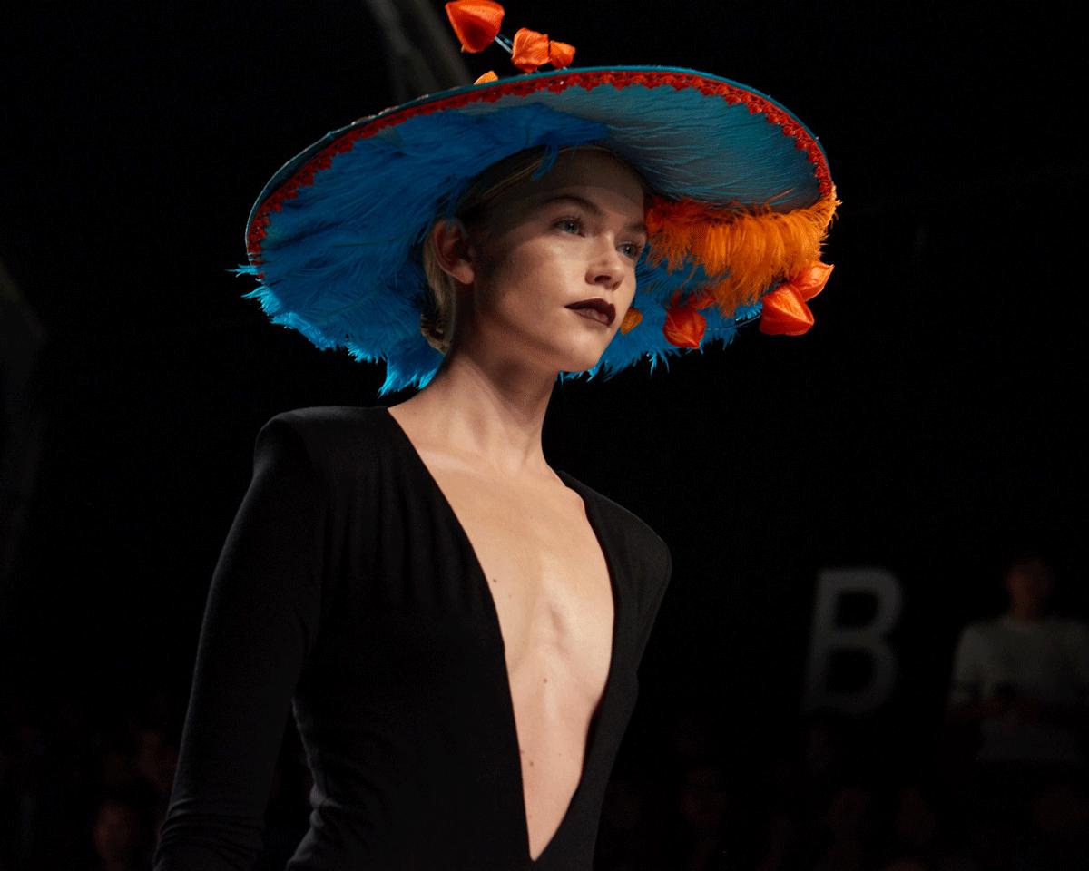 甯︿綘鐪嬩笂娴锋椂瑁呭懆,甯︿綘鐪嬫椂瑁呭懆