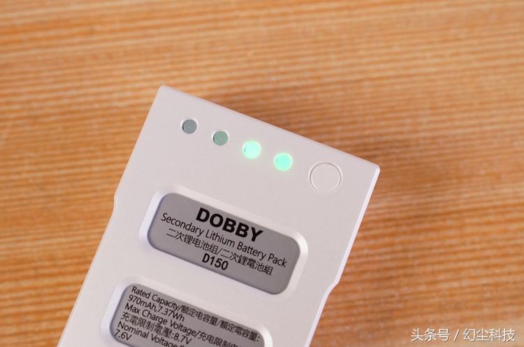 无人机可以放手上飞吗,无人机开箱视频100多块钱的无人机