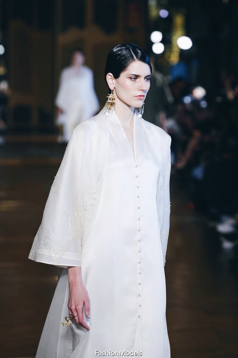 中国风在时装周大红大紫，为何国内反响平平