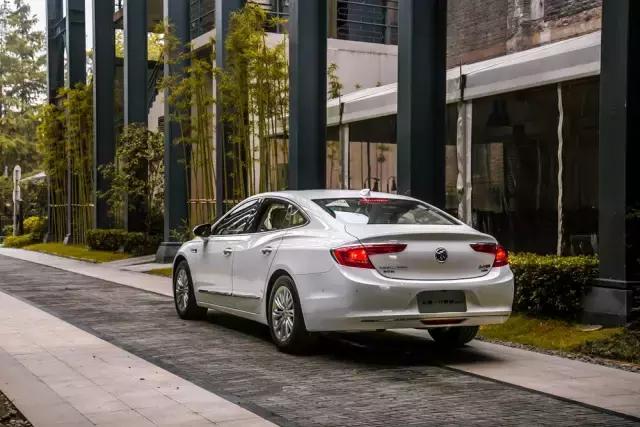 夜晚试驾全新别克君越24款28t,2018款别克君越30h精英版评测