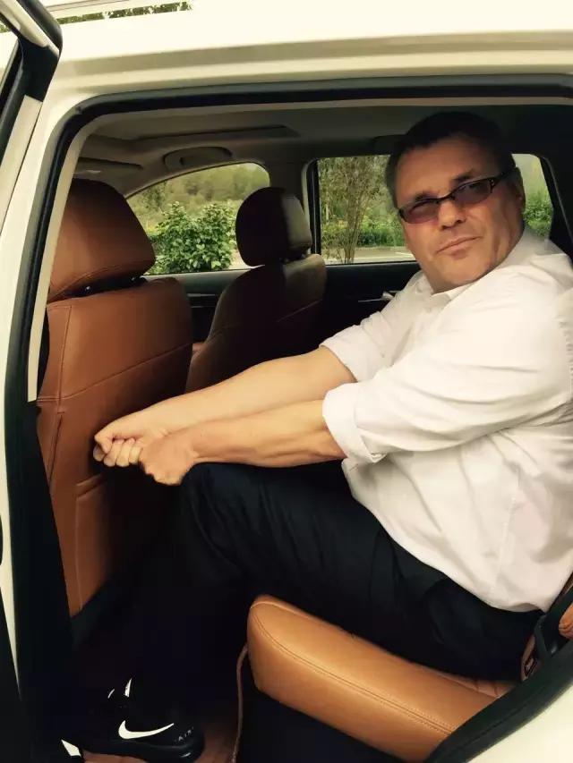 千岛湖试驾东风风度MX5，上来了一个200斤的大个子老外