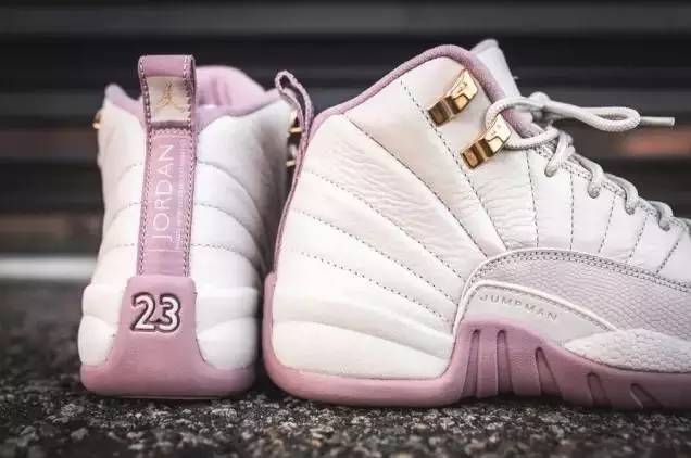 一支YSL就打发了女票，那一双NIKEMag呢？