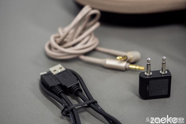 索尼MDR-1000X开箱：锁定BOSEQC35的劲敌