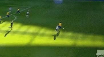 gif搞笑进球,gif足球过人