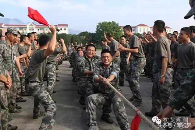 熬过新兵连才算真正的兵,新兵连的滋味
