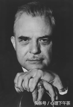 色盲、音盲、阅读障碍、全身瘫痪，然而，这不是他的命运