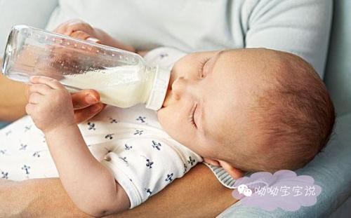 宝宝吐奶后又打嗝是怎么回事,宝宝又吐奶又打嗝怎么办