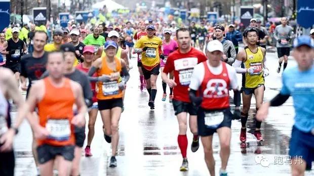 邀请黑人运动员参赛对中国马拉松来说是一剂麻药，会上瘾~