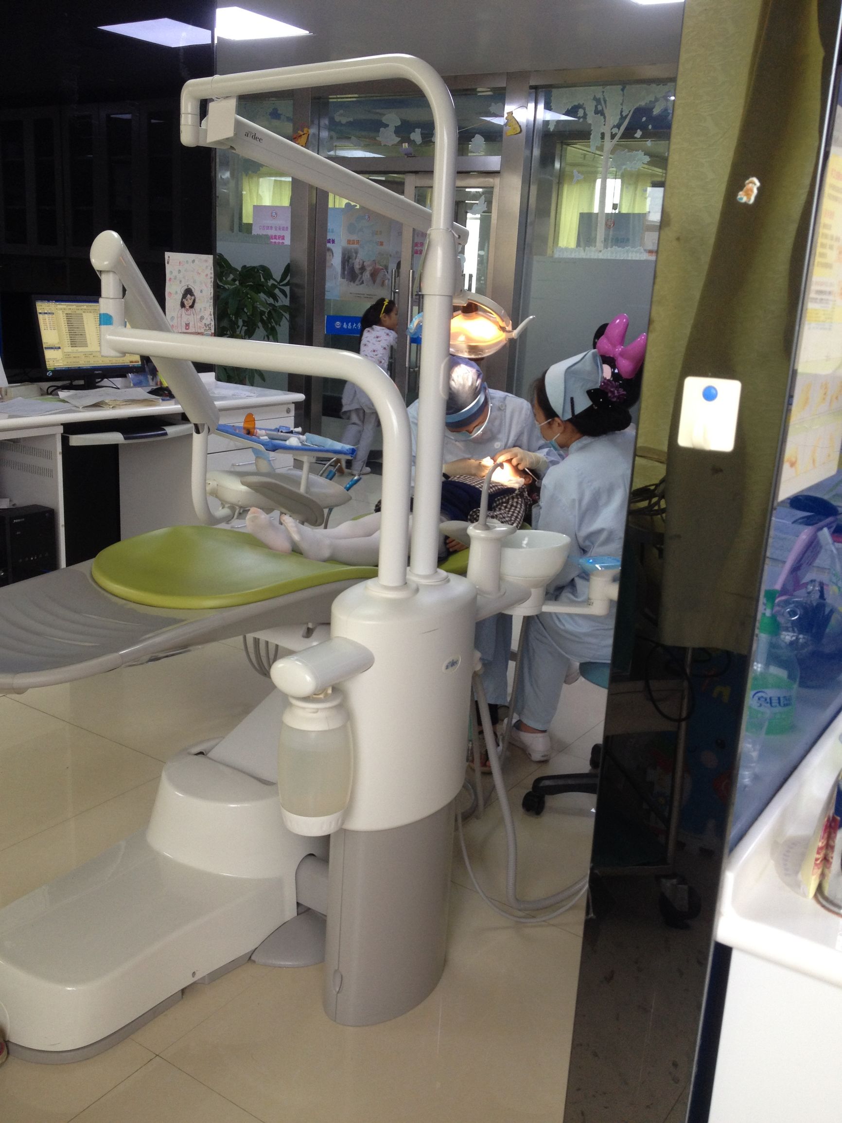 乳牙会全部换吗,孩子牙齿乳牙没换完适合矫正吗