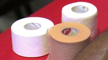 踢球脚踝崴了怎么处理,踢球脚踝受伤如何恢复和保护