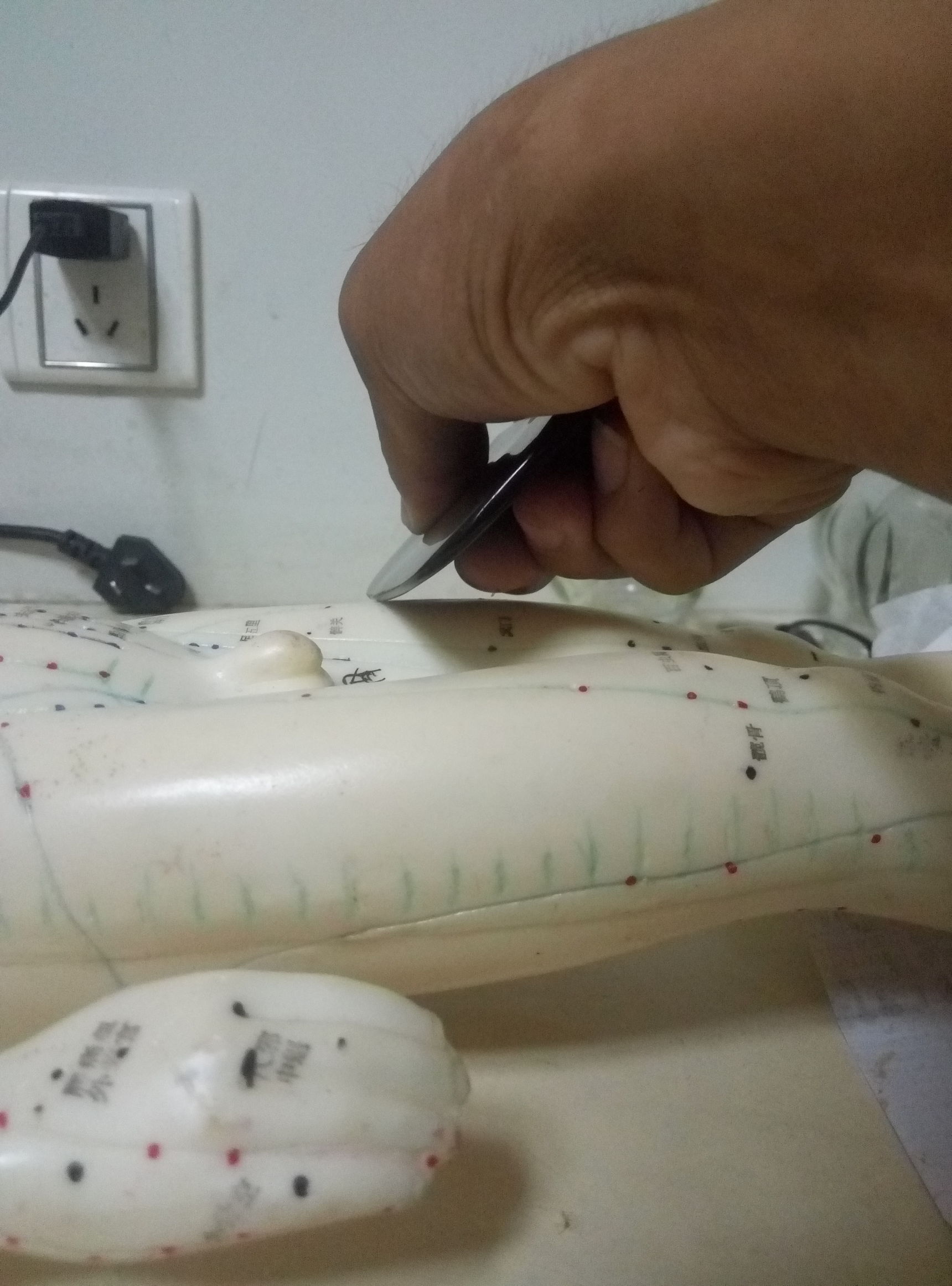 养生的刮痧穴位配图说明,中医养生10种刮痧方法刮走疾病