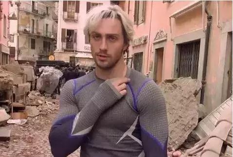 它靠一款紧身衣猛追Nike，成为北美第二大运动品牌