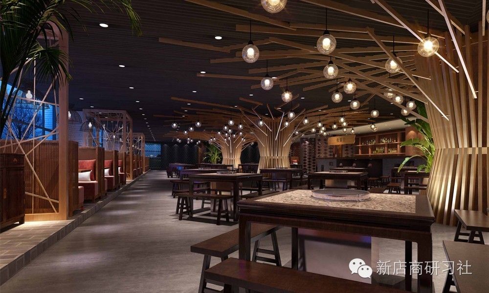 云南省超越购物中心下的火锅店,比较红火的火锅店