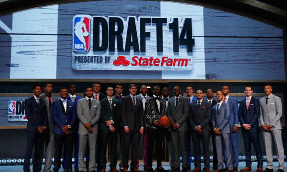 易建联脱鞋事件怎么回事,易建联脱鞋事件是哪双鞋子