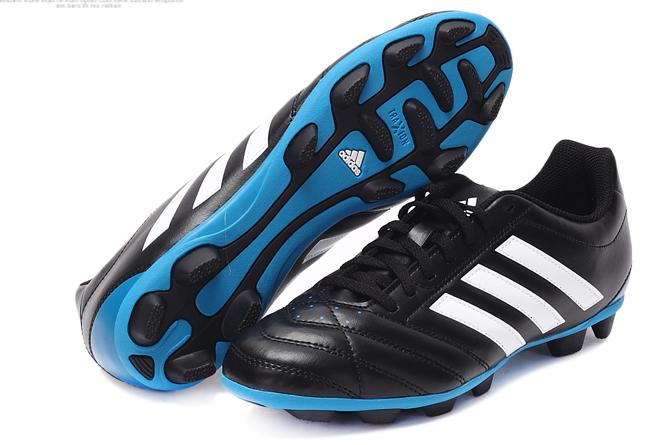 踢球人必有的鞋,足球场地怎么选球鞋