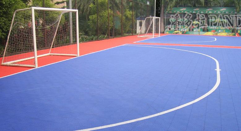 踢球人必有的鞋,足球场地怎么选球鞋