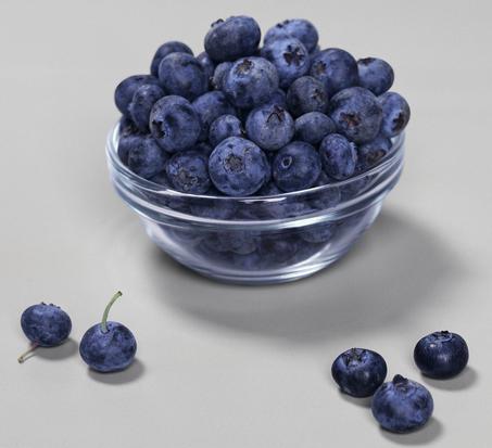 如何让眼睛变得清澈明亮有神动作,吃什么食物能让眼睛明亮有神