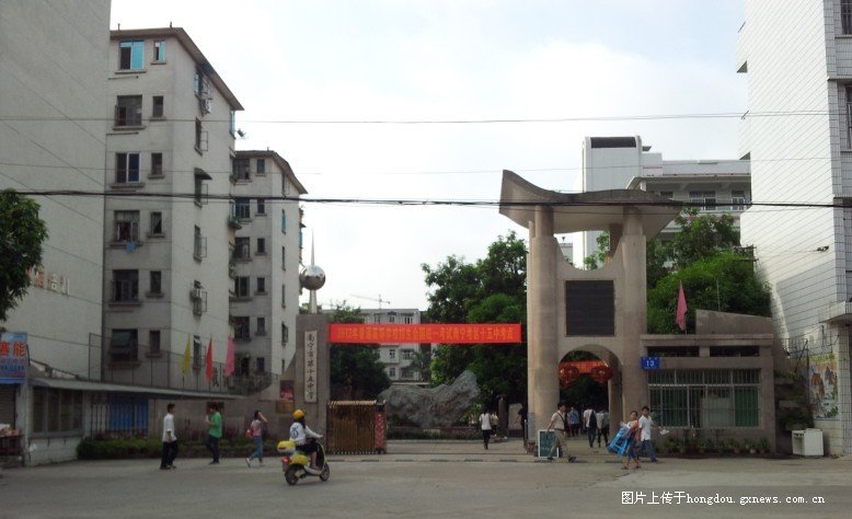 广西南宁校门,南宁校门