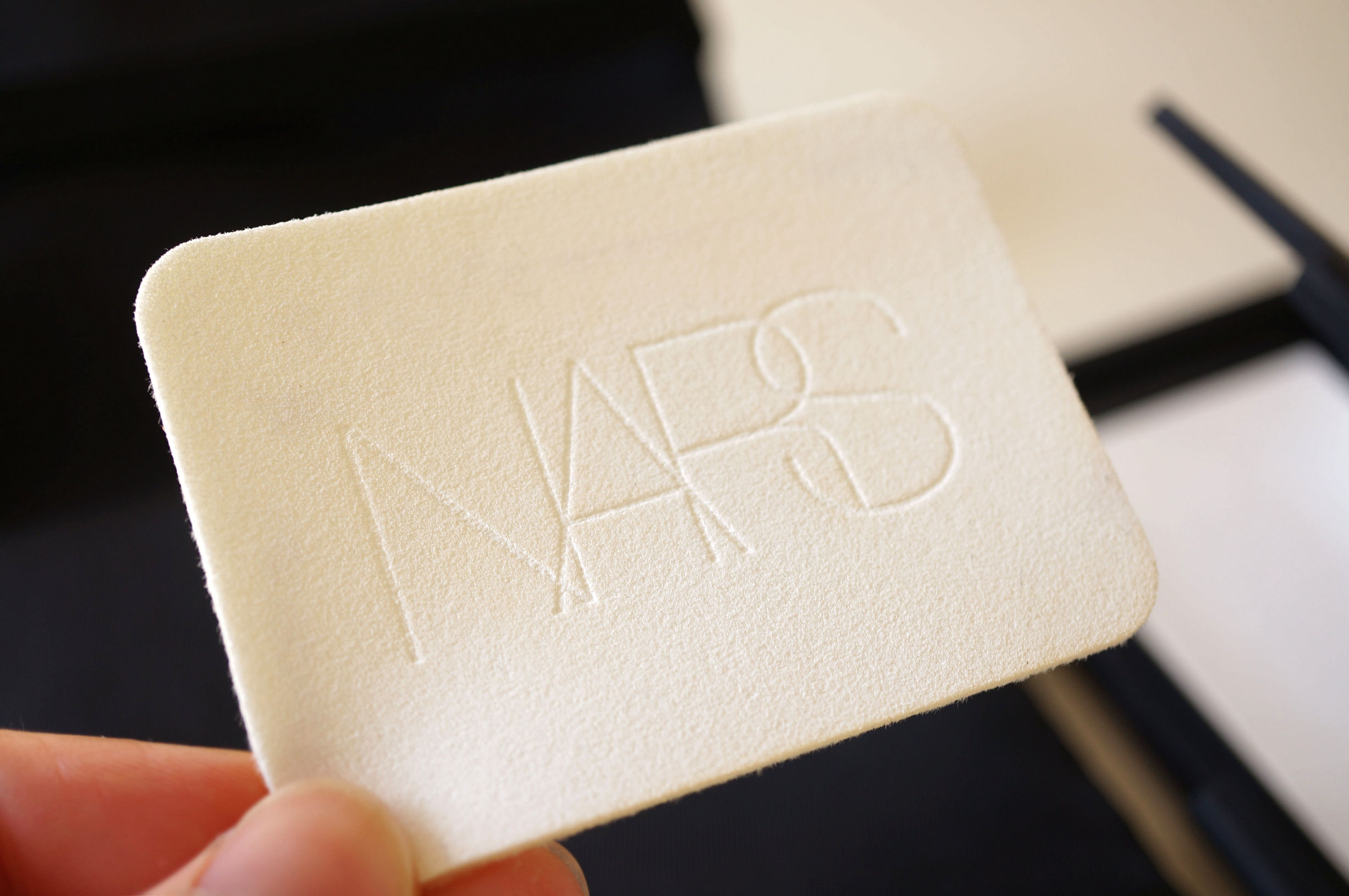 nars裸光蜜粉饼好用吗,nars裸光蜜粉饼