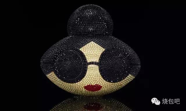 唯物|情人节倒计时,去看50个潮牌出的超级碗纪念球,独一无二