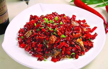 脸颊左侧和下巴长痘痘是什么原因,男生下巴脸颊长痘痘是什么原因