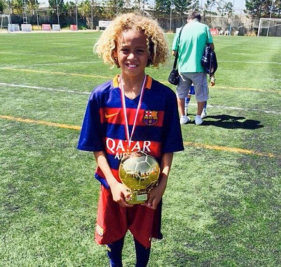 哈维少年时期,拉玛西亚足球少年