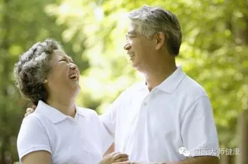 人老了一身病怎么办,老年人长期跪膝的好处