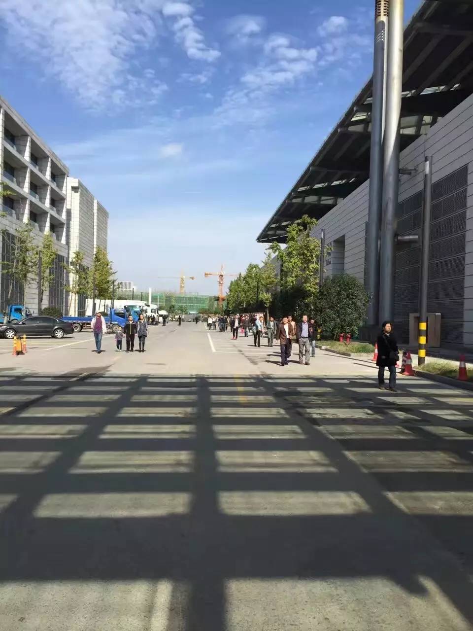 沈阳冷空气蓝天白云,冷空气来袭空气更清新天气变寒冷