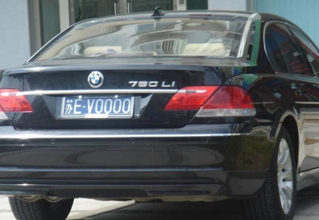 富可敌国可不是说说，盛泽到底多有钱，玛莎拉蒂，牌照：5个5