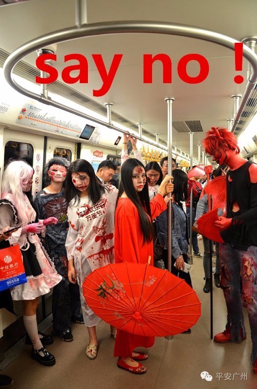 鬼节扮鬼吓唬人,鬼节扮鬼整蛊朋友