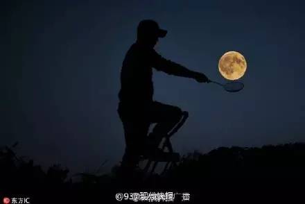 错过再等18年！昨晚的超级月亮太给力，穿透雾霾把梦照亮！