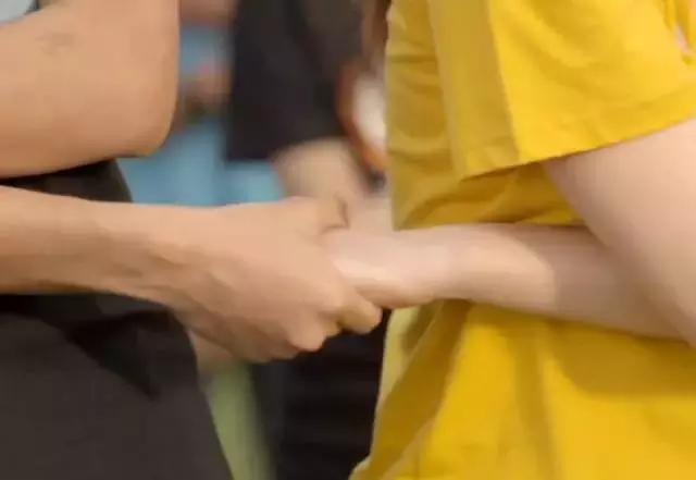 有一个坏坏的女朋友是怎样的体验,会放电的女人命运