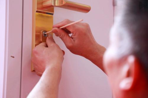 开锁钥匙断在锁里了怎么办,钥匙断了锁怎么开锁