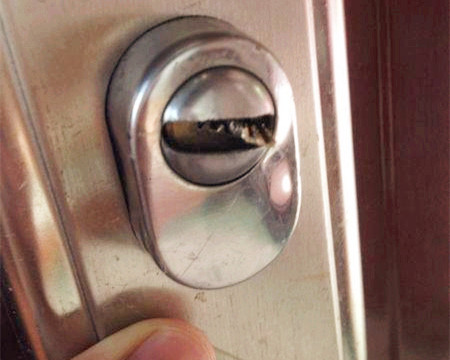 钥匙断在锁里怎么办？开锁师傅说的法子简单管用！