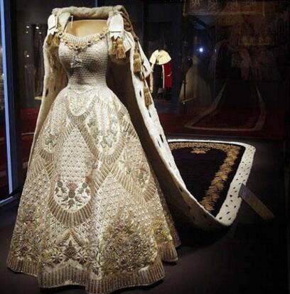 英国女王的衣橱,英国女王奢华礼服