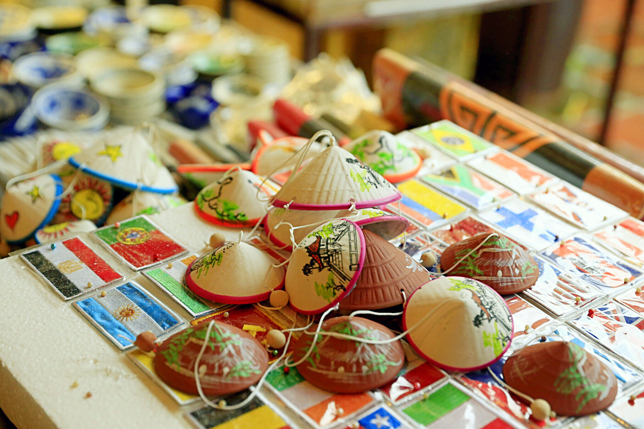 在越南会安古镇，喝一杯柠檬叶荷花茶、拍一次灯笼里的订婚照