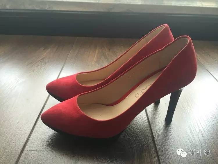 jimmychoo缎面婚鞋,jimmychoo婚鞋好穿吗