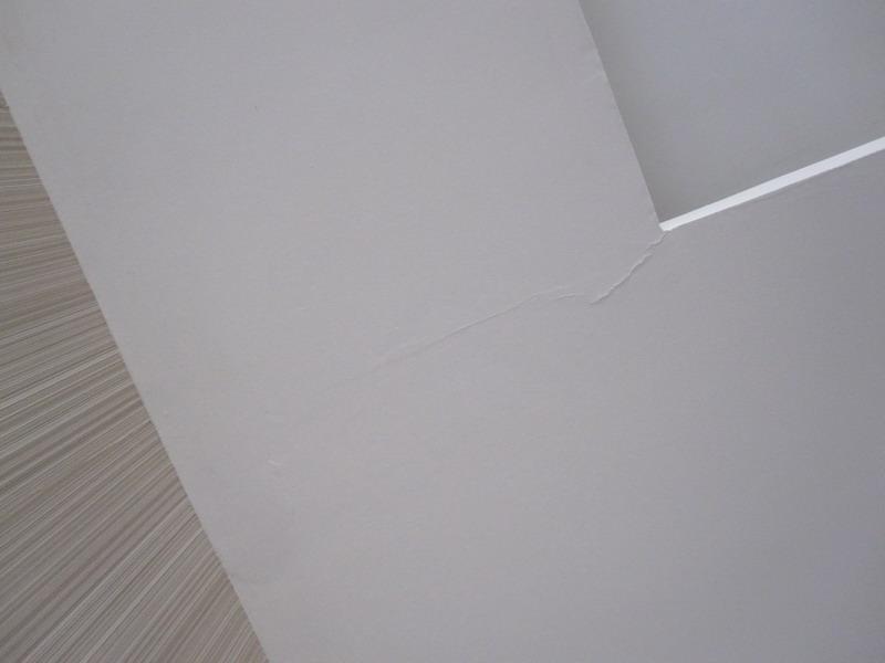 防止吊顶竖缝开裂的最佳方法,吊顶开裂如何修补防灰尘