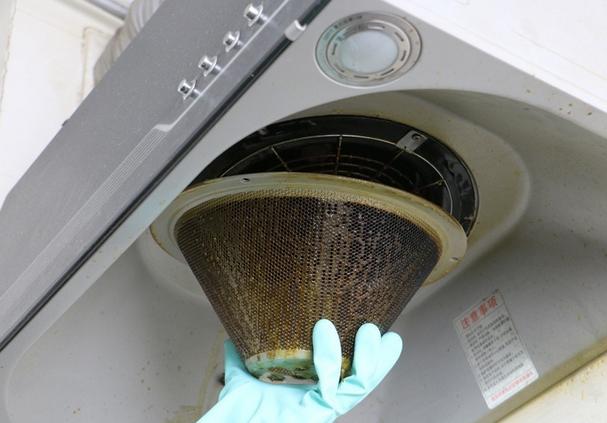 简单快速有效的清洗油烟机的方法,十年保洁教你清洁厨房