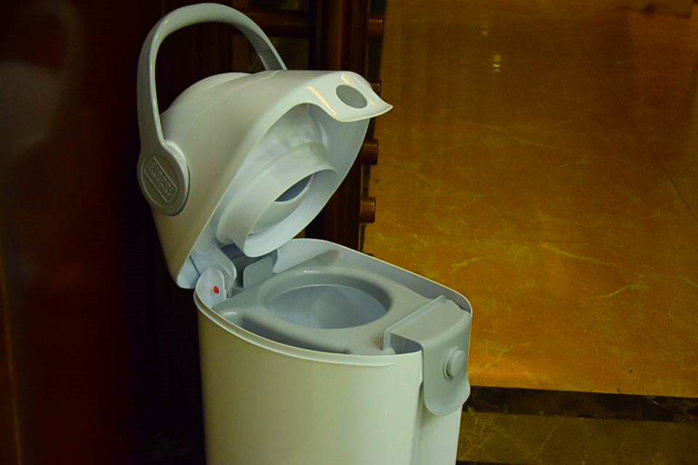 垃圾桶特“高调”,人妻22个零件收纳桶