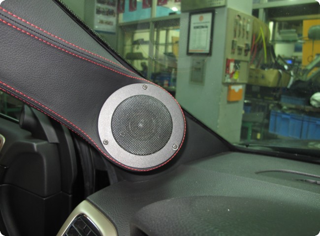 大切诺基升级丹麦丹拿342三分频，鼎沸之音，还原最真实的声音