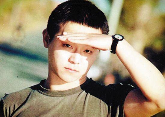 王菲有什么魅力让窦唯谢霆锋喜欢,窦唯和谢霆锋谁的音乐造诣高