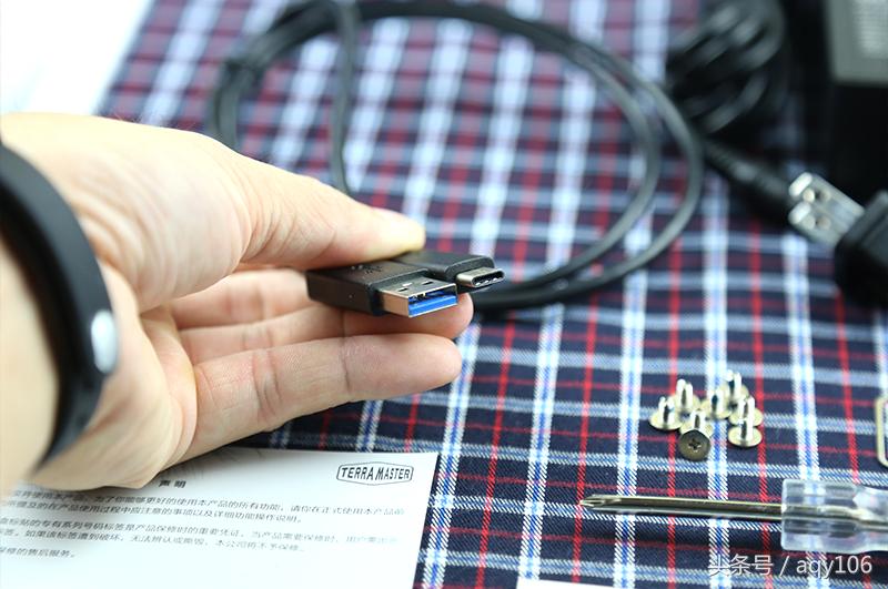 体验简单直接的TerraMasterD2-310