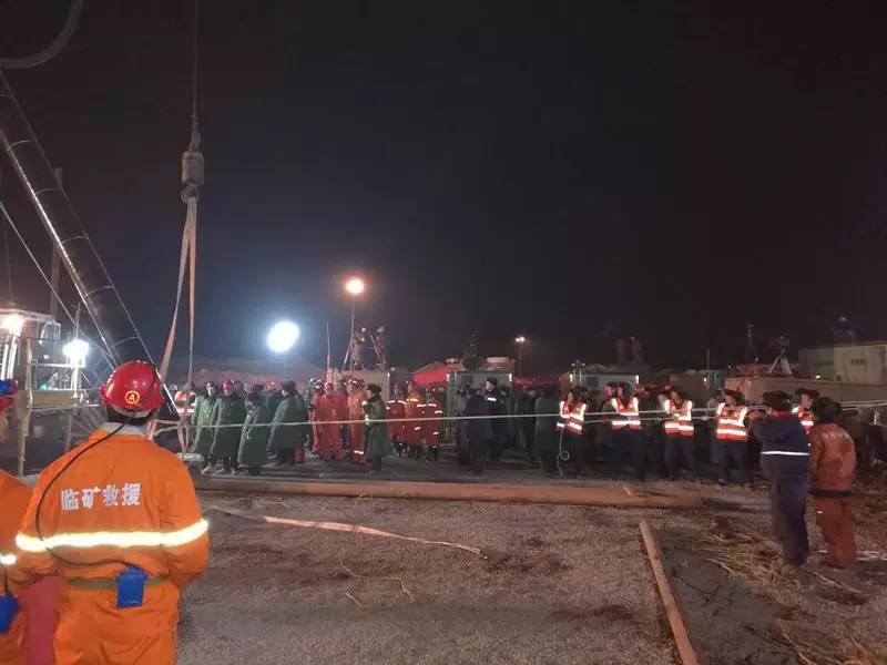 11名矿工平安升井图片,直击获救矿工升井画面