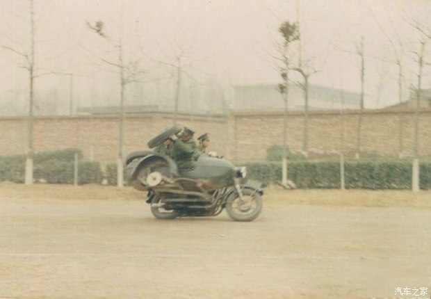 宋楠：评解放军嘉陵600*用军**摩托及技战术