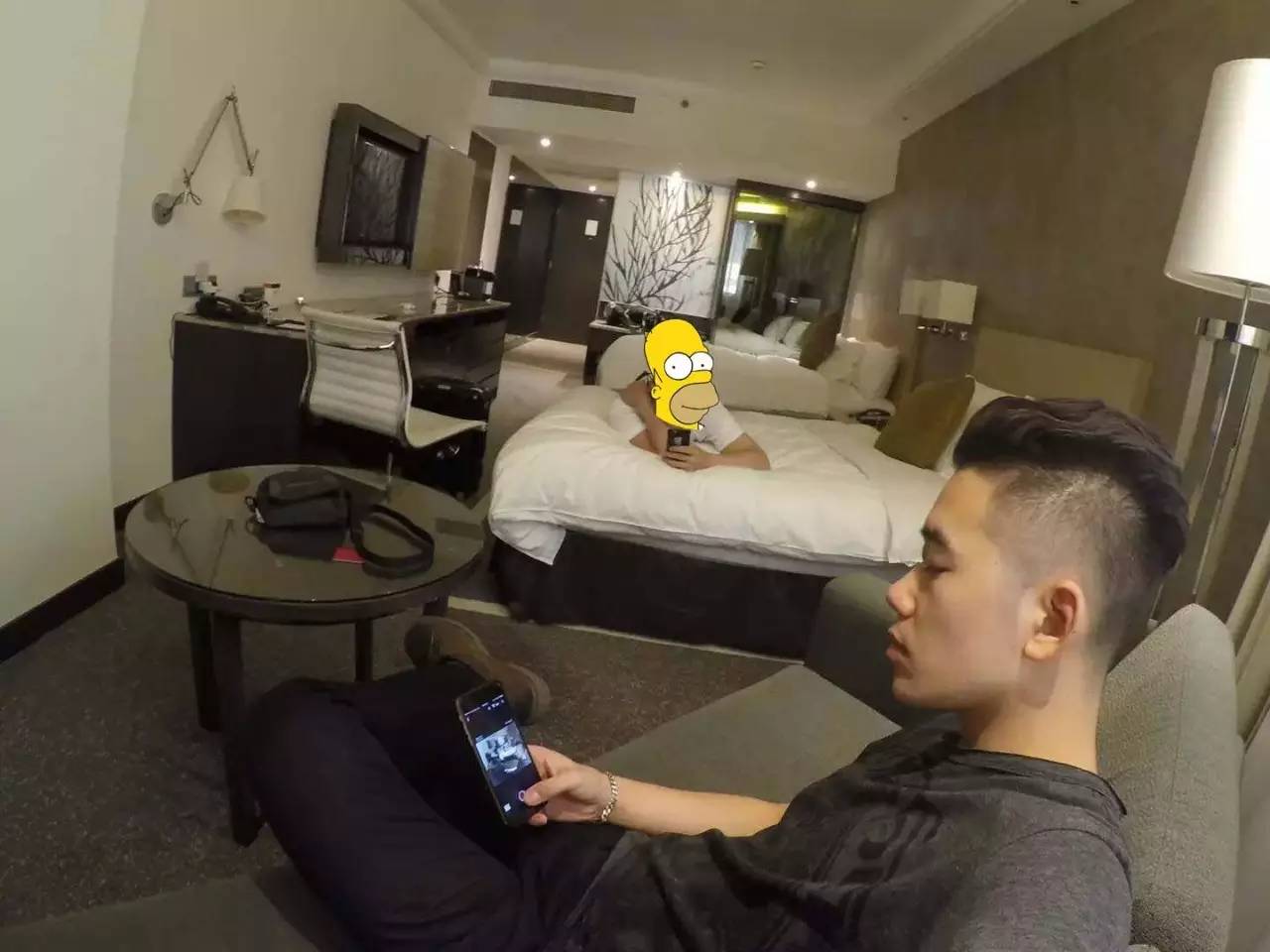 穷游小伙穷游西藏身体终于累垮,10年前穷游西藏