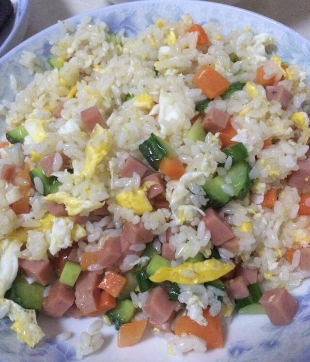 小姨子出国留学回来,小姨子回来做菜