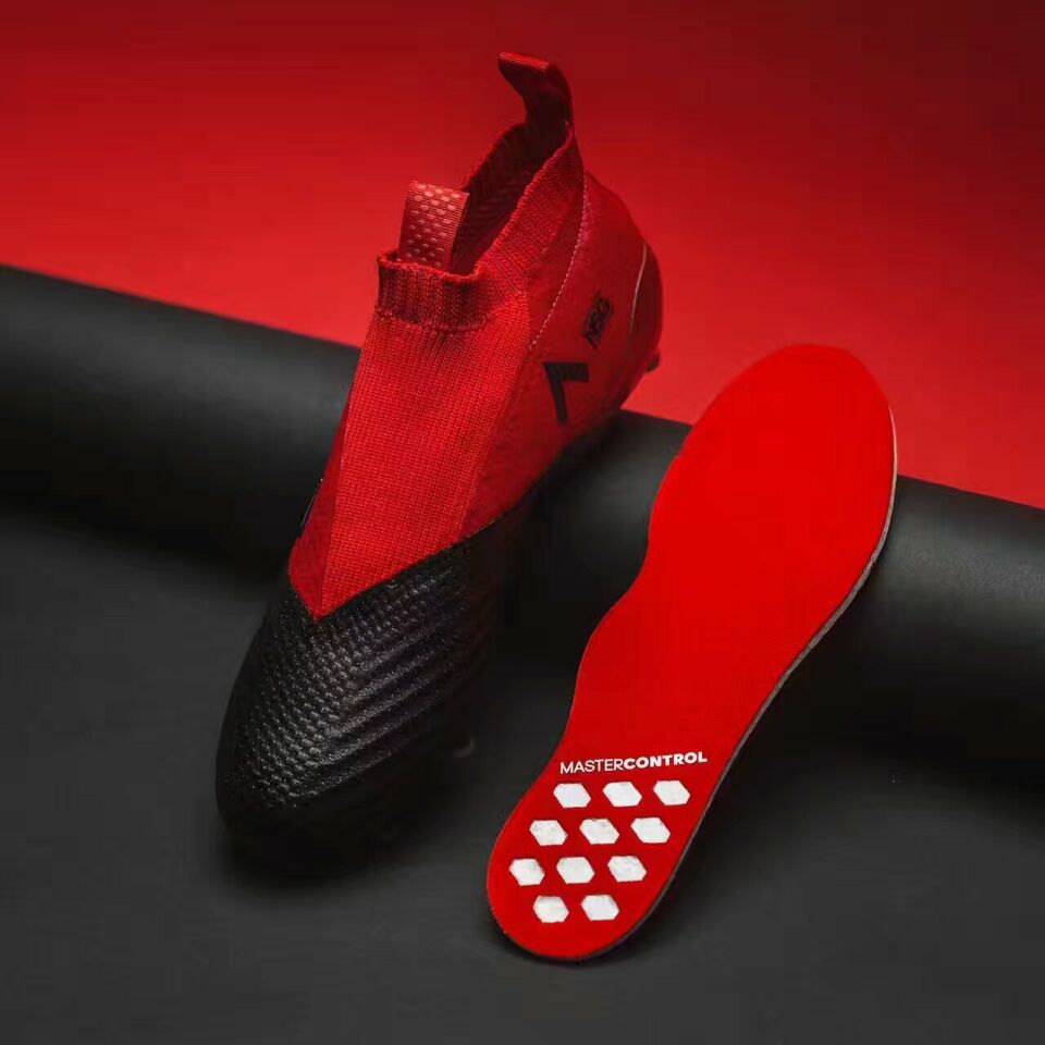 阿迪达斯足球球鞋测评,足球鞋选择nike还是阿迪达斯